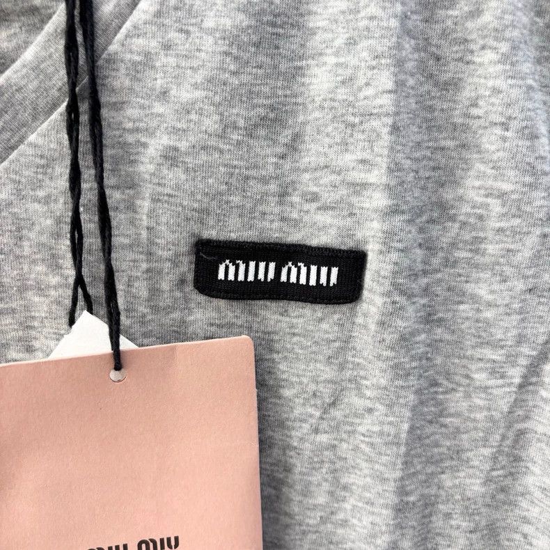 Miu Miu miumiu gray v - neck sleeveless vest Size US S / EU 44-46 / 1 - 3 Thumbnail