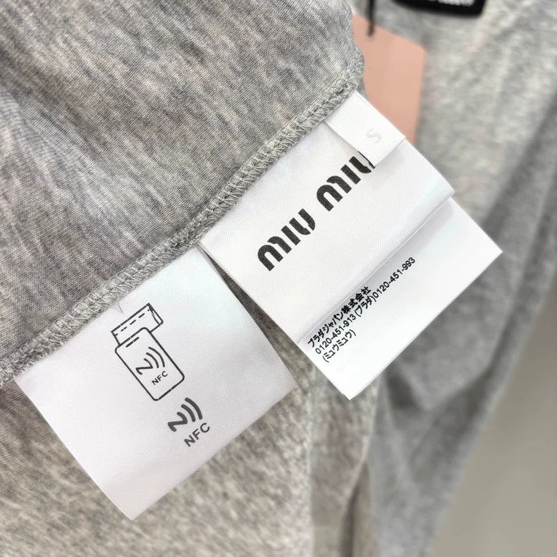 Miu Miu miumiu gray v - neck sleeveless vest Size US S / EU 44-46 / 1 - 5 Thumbnail