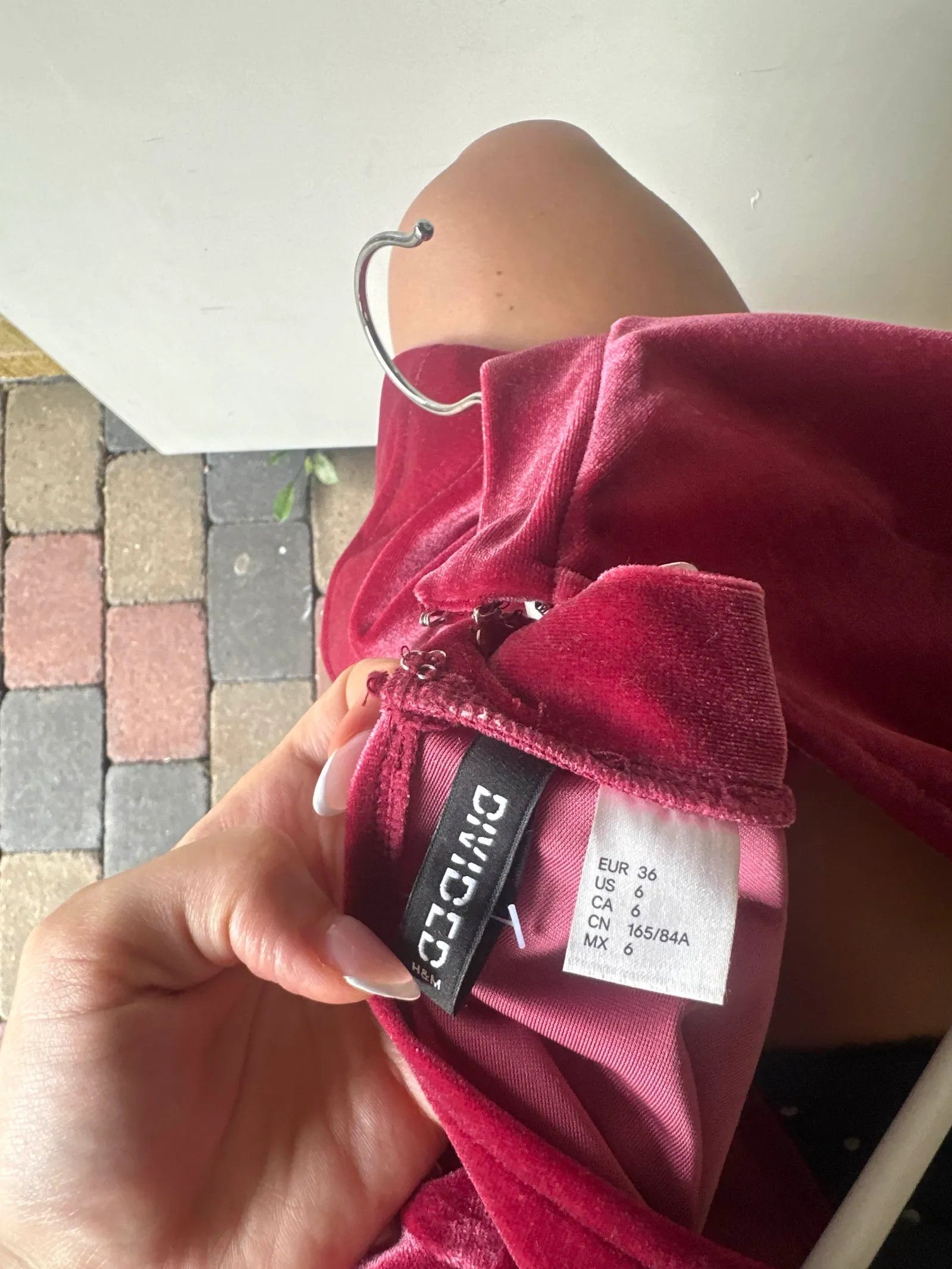H&M H&M Sammet klänning med öppen rygg Dress Size XS / US 0-2 / IT 36-38 - 2 Thumbnail