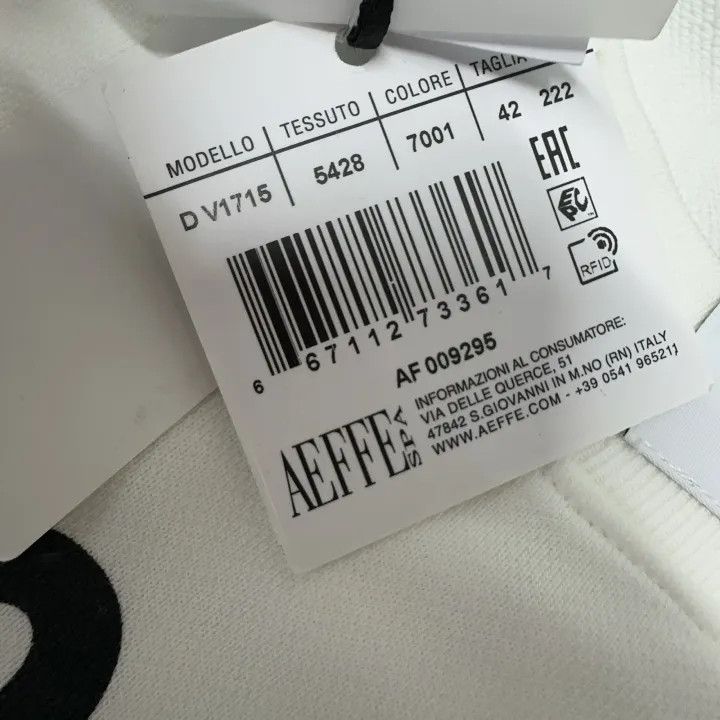 Moschino Moschino White Graphic Sweatshirt for Women 0079 Size M / US 6-8 / IT 42-44 - 4 Thumbnail