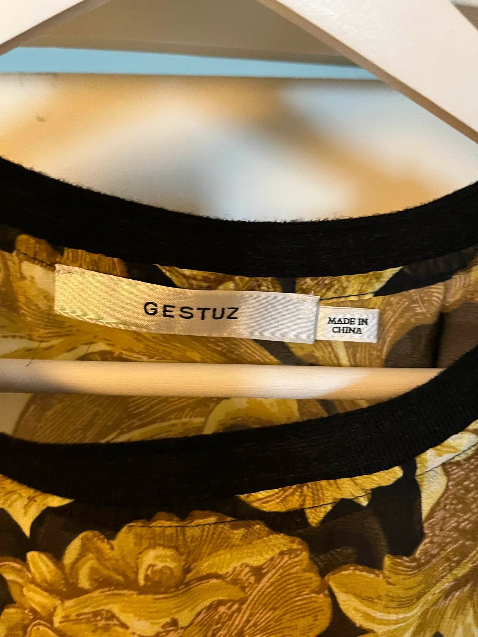 Gestuz Gestuz Short Sleeve T-shirt Size S / US 4 / IT 40 - 2 Thumbnail