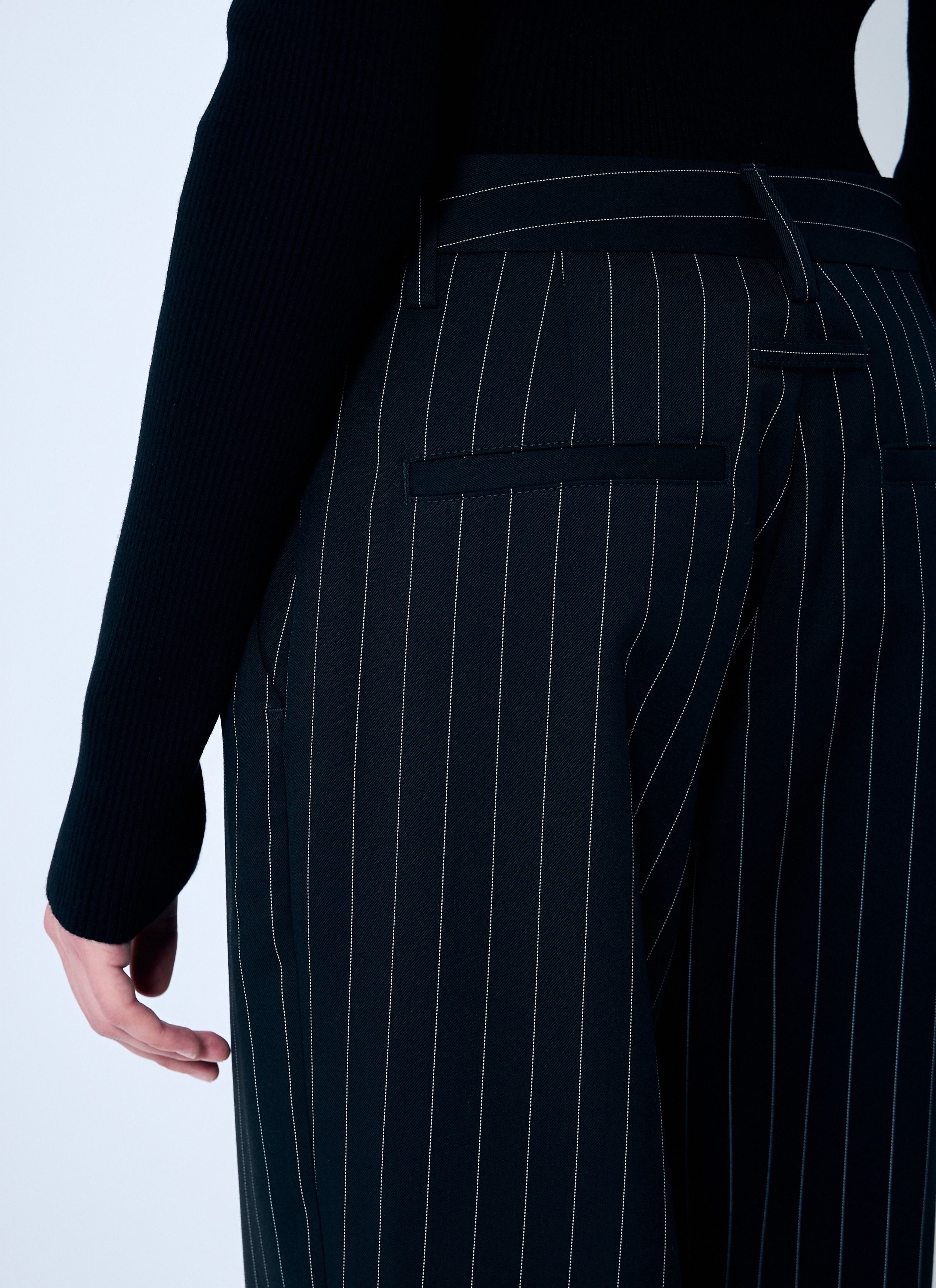 パンツ Pinstriped Tailored Pants With Skirt Overlay Pinstriped Tailored Pants With Skirt Overlay