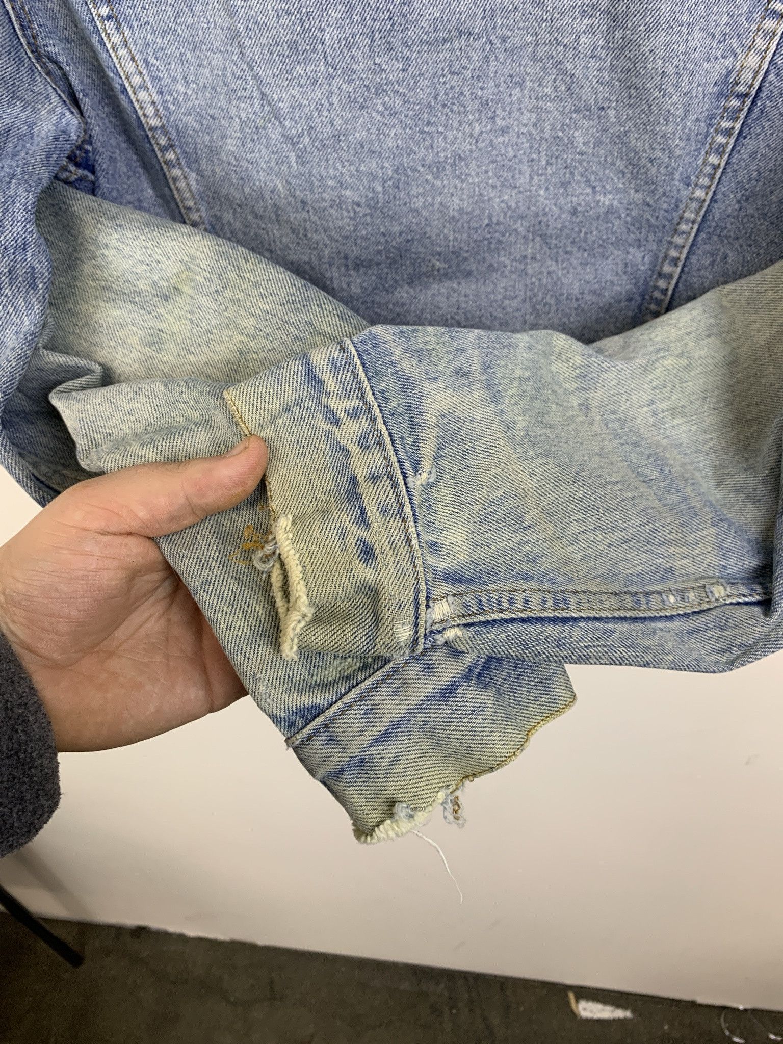 Levi's Viintage 1980s Levi's Distressed Fray Collar Denim jacket Size XS Size US XS / EU 42 / 0 - 5 Thumbnail