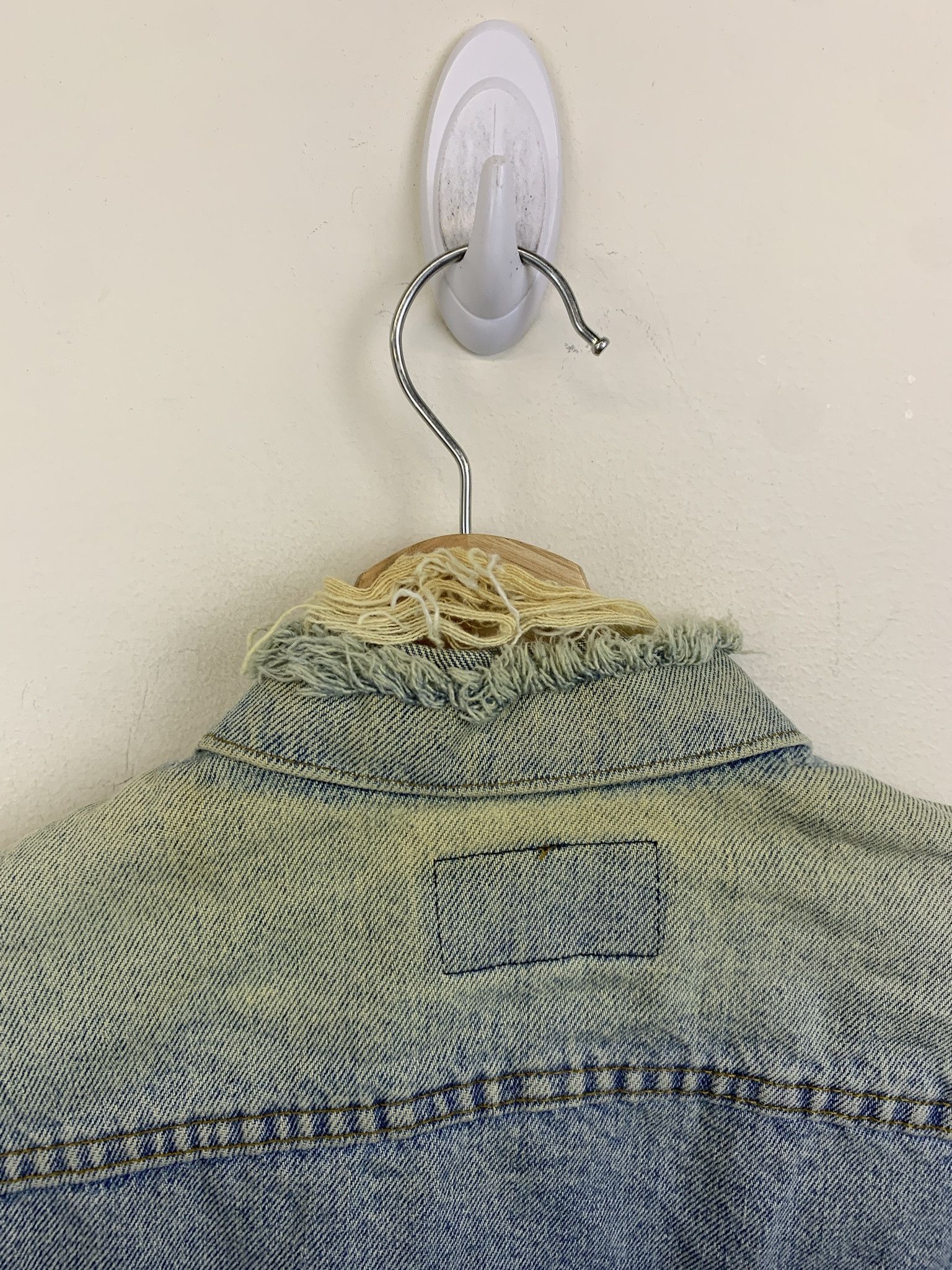 Levi's Viintage 1980s Levi's Distressed Fray Collar Denim jacket Size XS Size US XS / EU 42 / 0 - 4 Thumbnail