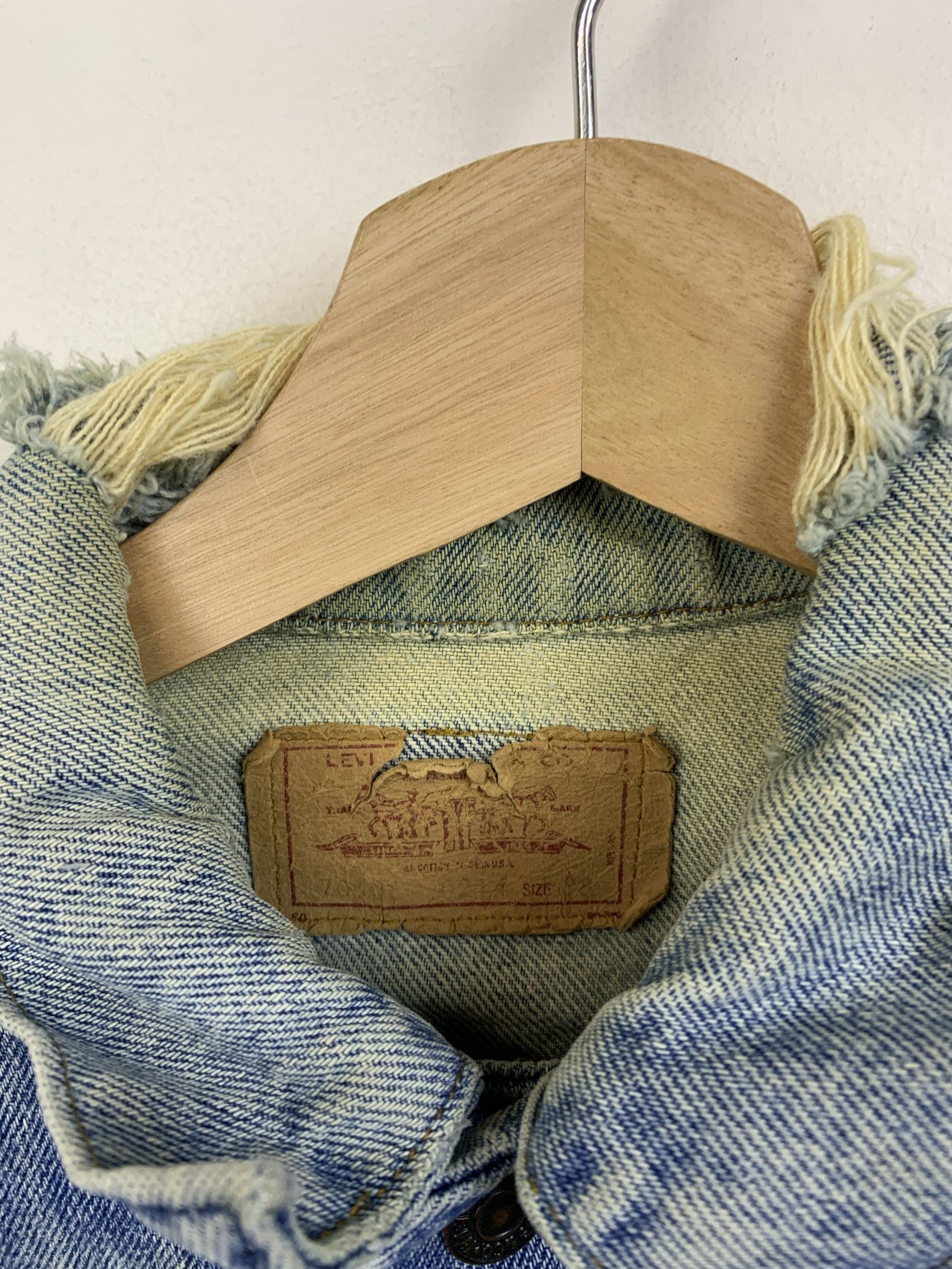 Levi's Viintage 1980s Levi's Distressed Fray Collar Denim jacket Size XS Size US XS / EU 42 / 0 - 2 Thumbnail