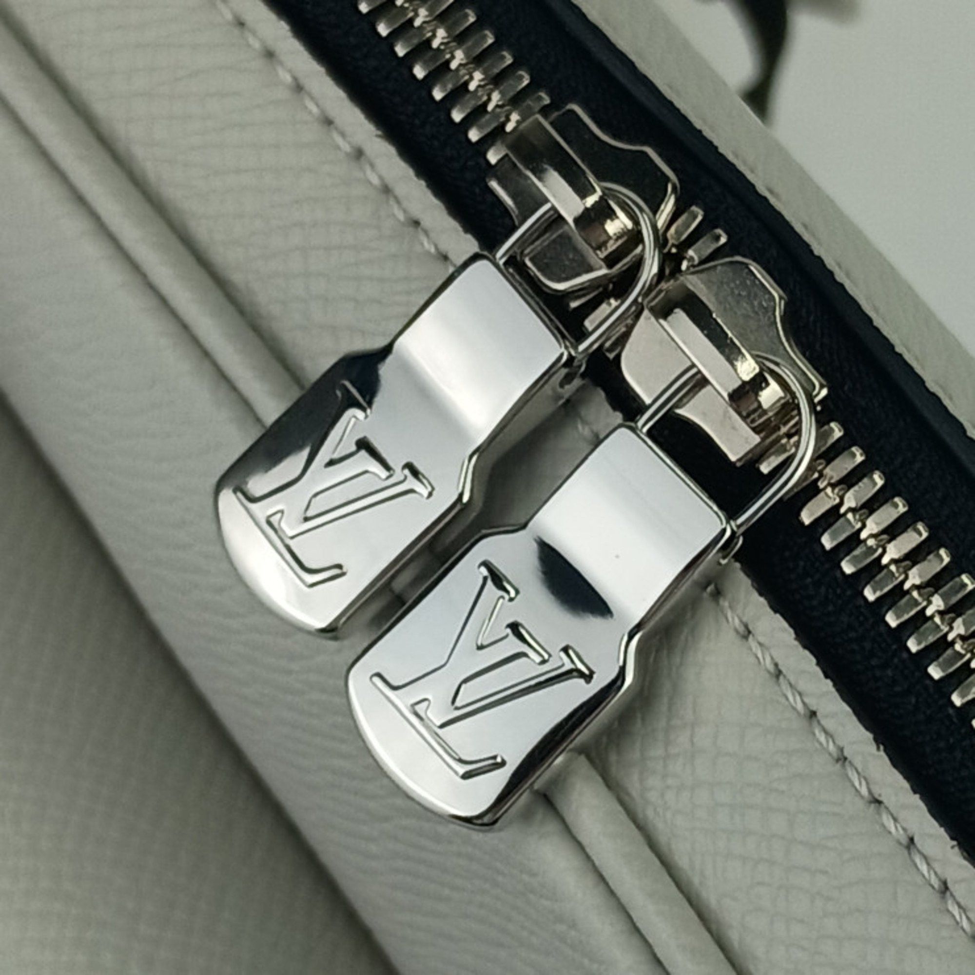 Louis Vuitton Louis Vuitton Outdoor shoulder Size ONE SIZE - 6 Thumbnail