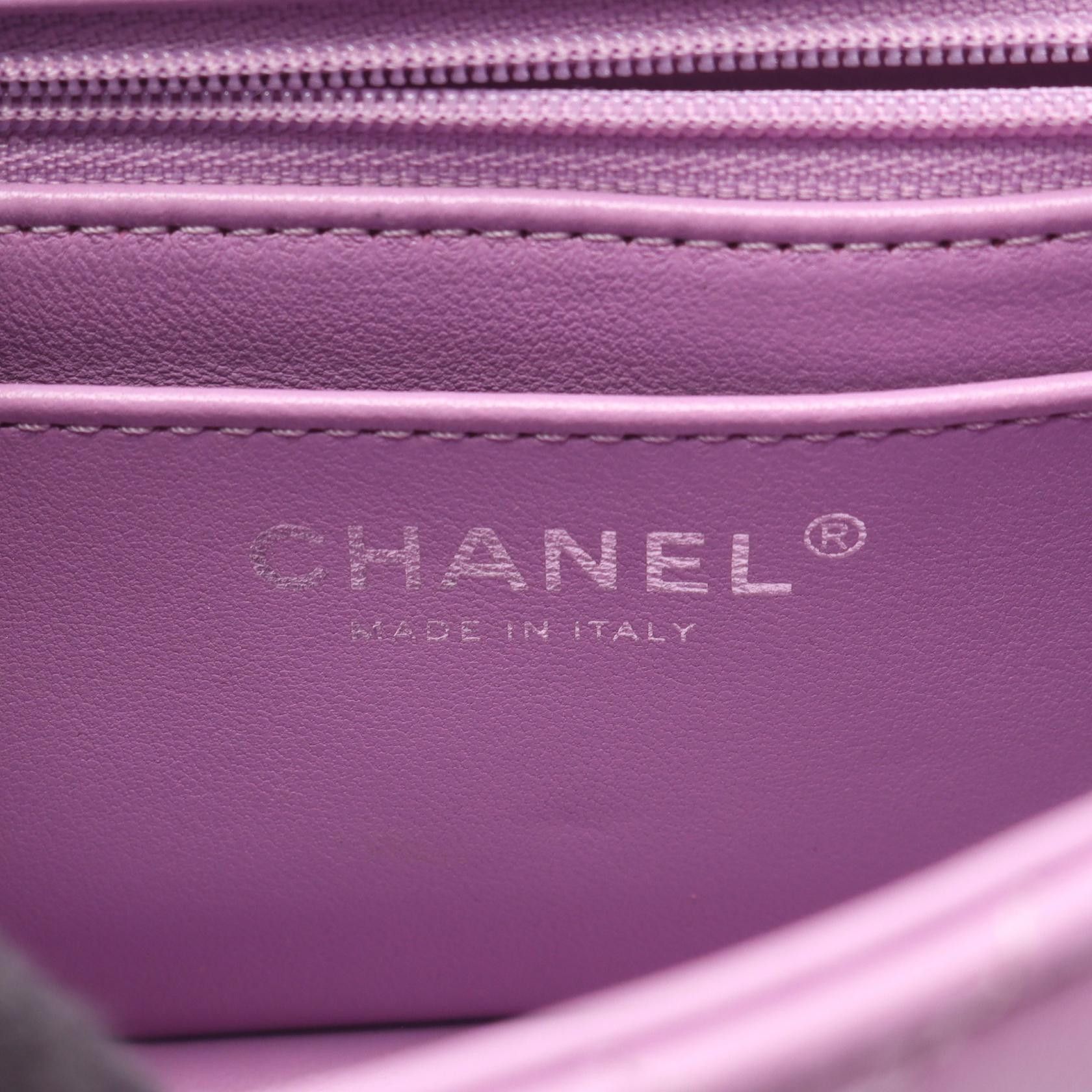 Chanel Chanel Chanel Mini Matelasse Lambskin Shoulder Bag Leather Shoulder Bag A35200 Size ONE SIZE - 4 Thumbnail