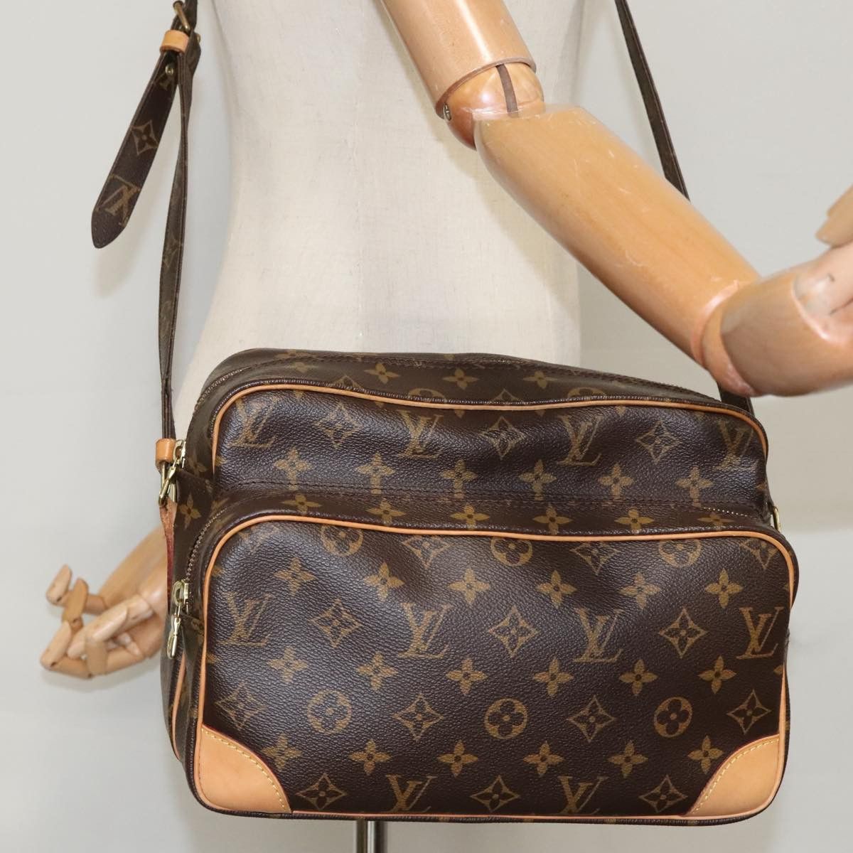 Louis Vuitton Louis Vuitton Nile shoulder Size ONE SIZE - 17 Thumbnail