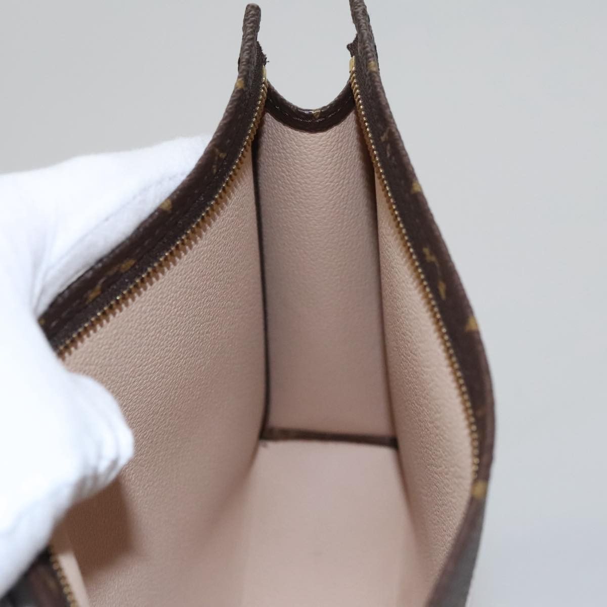 Louis Vuitton Louis Vuitton Trousse de Toilette clutch Size ONE SIZE - 18 Thumbnail
