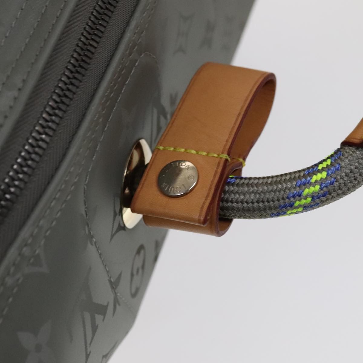 Louis Vuitton Louis Vuitton travel Size ONE SIZE - 22 Thumbnail