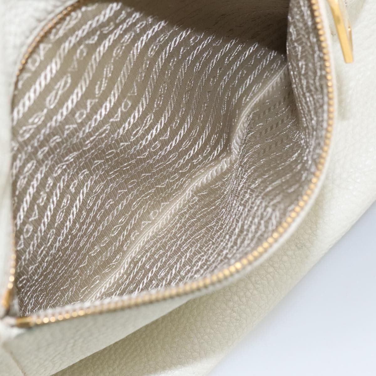 Prada Prada Vitello shoulder Size ONE SIZE - 24 Thumbnail