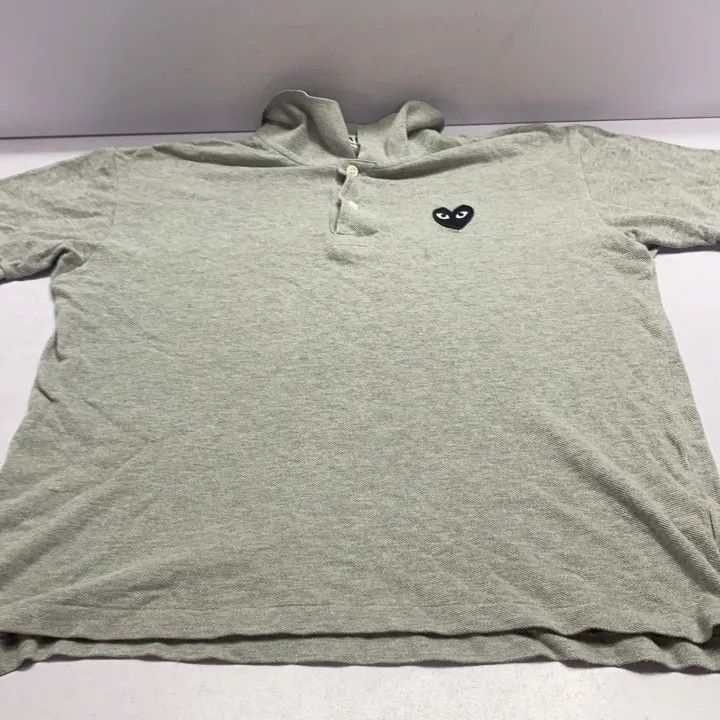 Comme des Garcons Comme des Garçons Play Gray Logo Polo Shirt 0079 Size US L / EU 52-54 / 3 - 10 Thumbnail