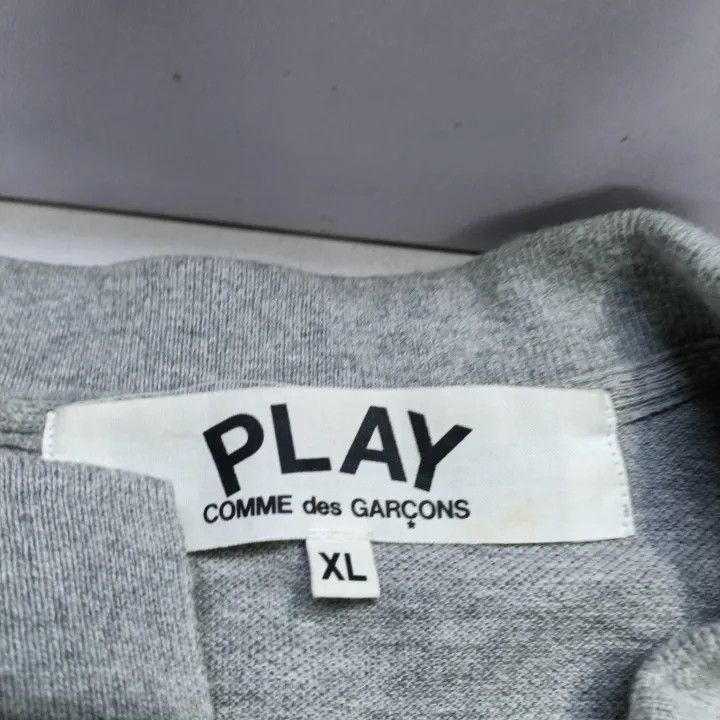 Comme des Garcons Comme des Garçons Play Gray Heart Logo Polo Shirt 0079 Size US XL / EU 56 / 4 - 4 Thumbnail