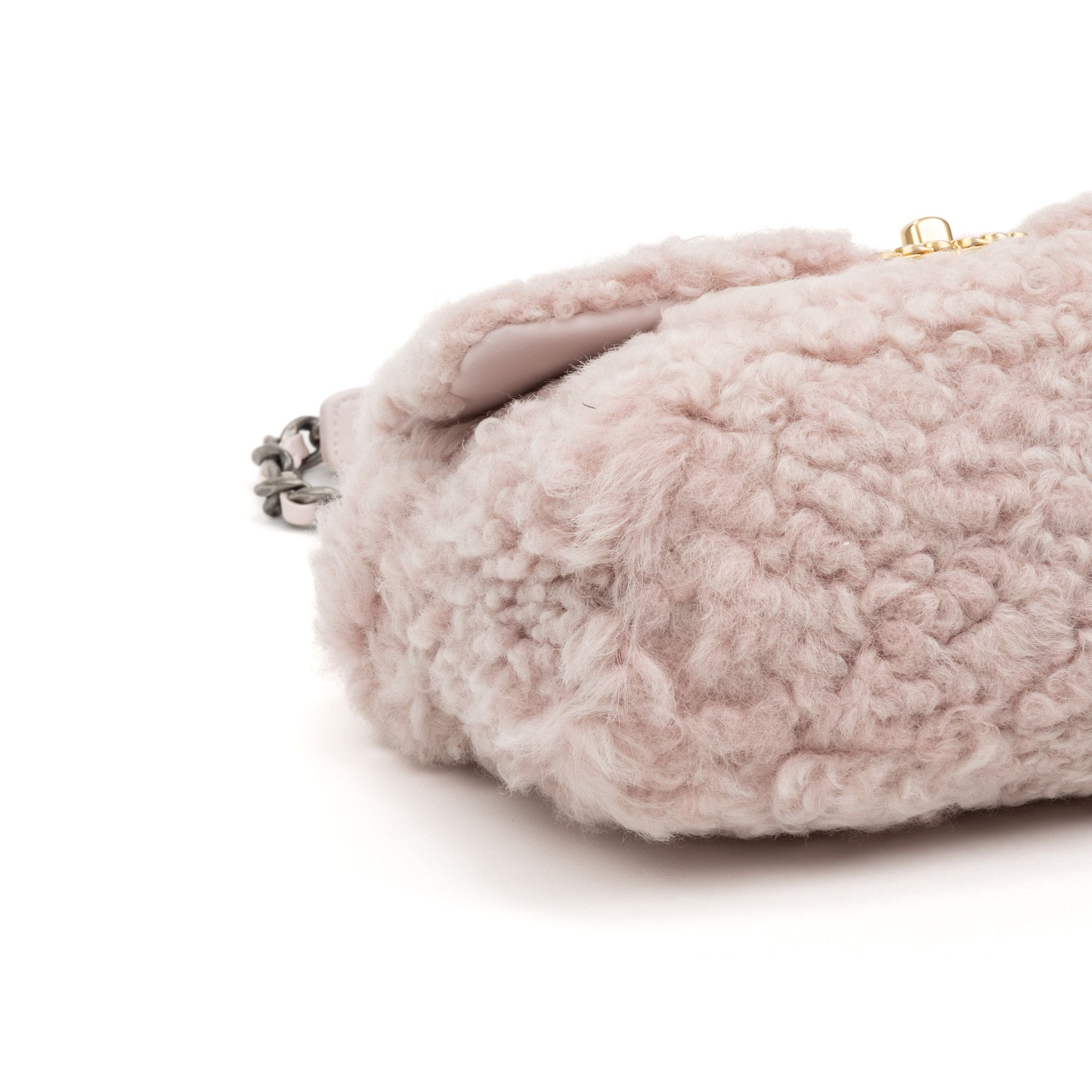 Chanel Rare Shearling 19 Classic Flap Size ONE SIZE - 7 Thumbnail
