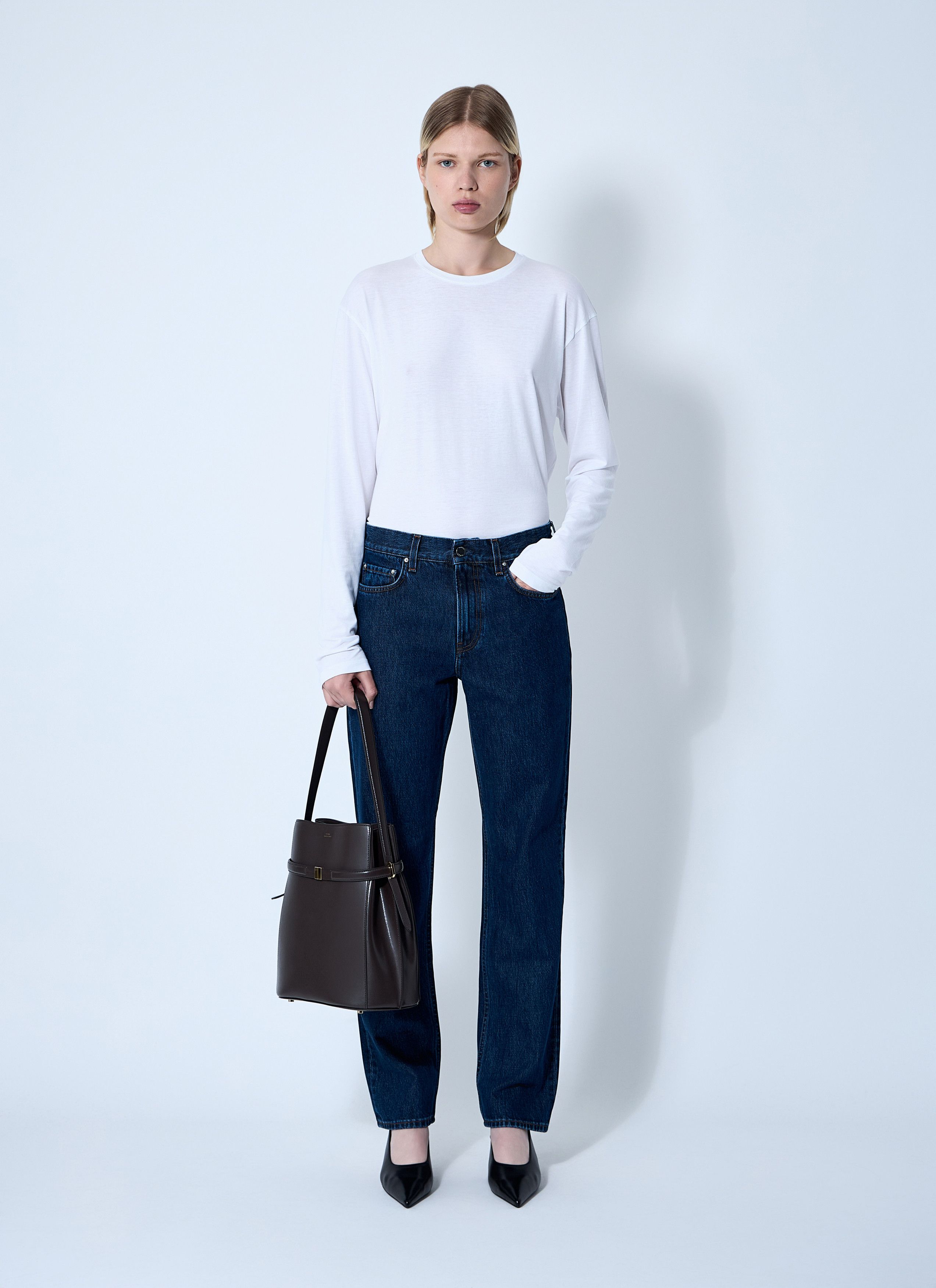 Toteme Low Jeans Size 28" / US 6 / IT 42 - 2 Thumbnail