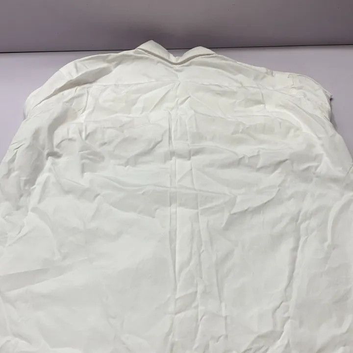 Comme des Garcons Comme des Garçons Play Red Heart Button Down Shirt 0079 Size US M / EU 48-50 / 2 - 5 Thumbnail