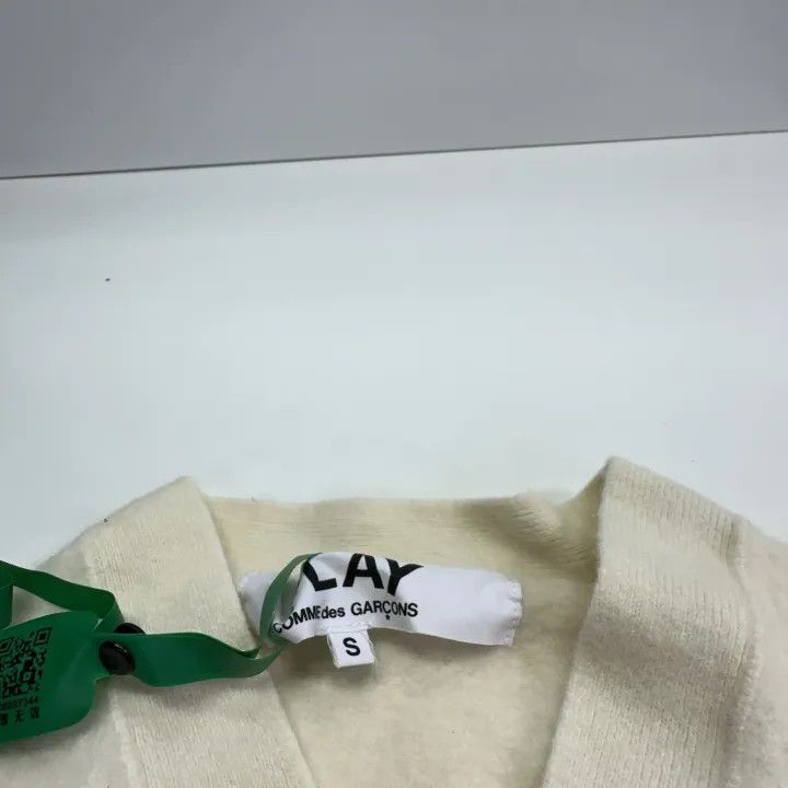 Comme des Garcons Comme des Garçons Play Heart V-Neck Cardigan 0079 Size US S / EU 44-46 / 1 - 4 Thumbnail