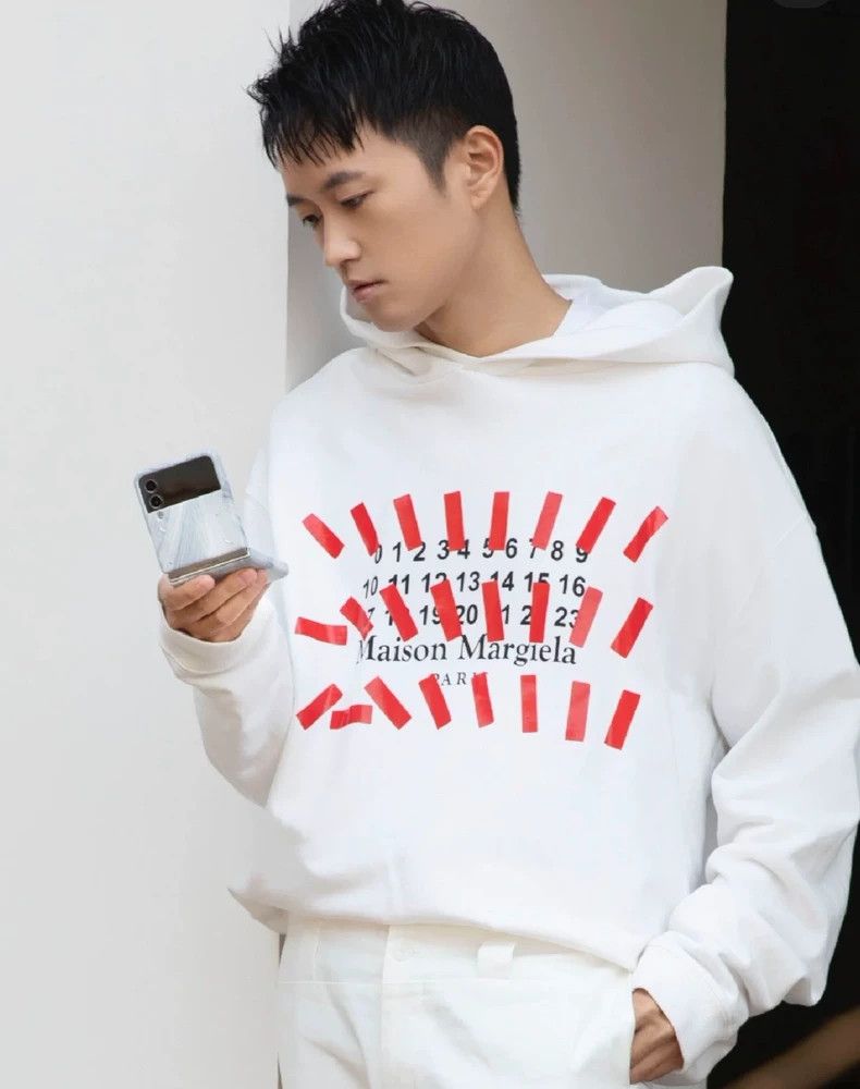 Maison Margiela Maison Margiela Rare Tape Hoodie Unisex Size US M / EU 48-50 / 2 - 4 Thumbnail