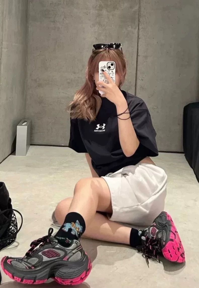 Balenciaga balenciaga x under armour black short sleeve t-shirt Size US S / EU 44-46 / 1 - 6 Thumbnail