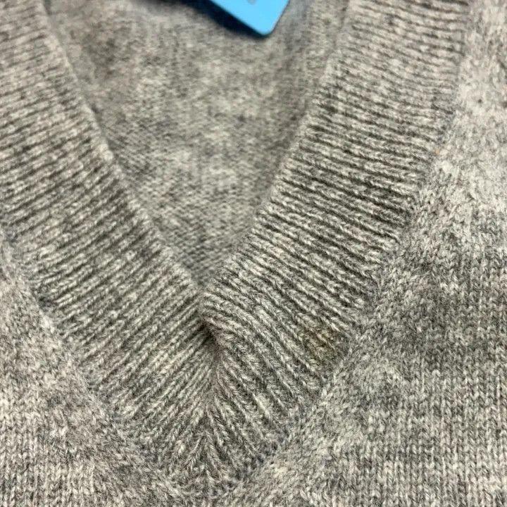 Comme des Garcons Comme des Garçons Play Gray V-Neck Sweater 0079 Size S / US 4 / IT 40 - 8 Thumbnail