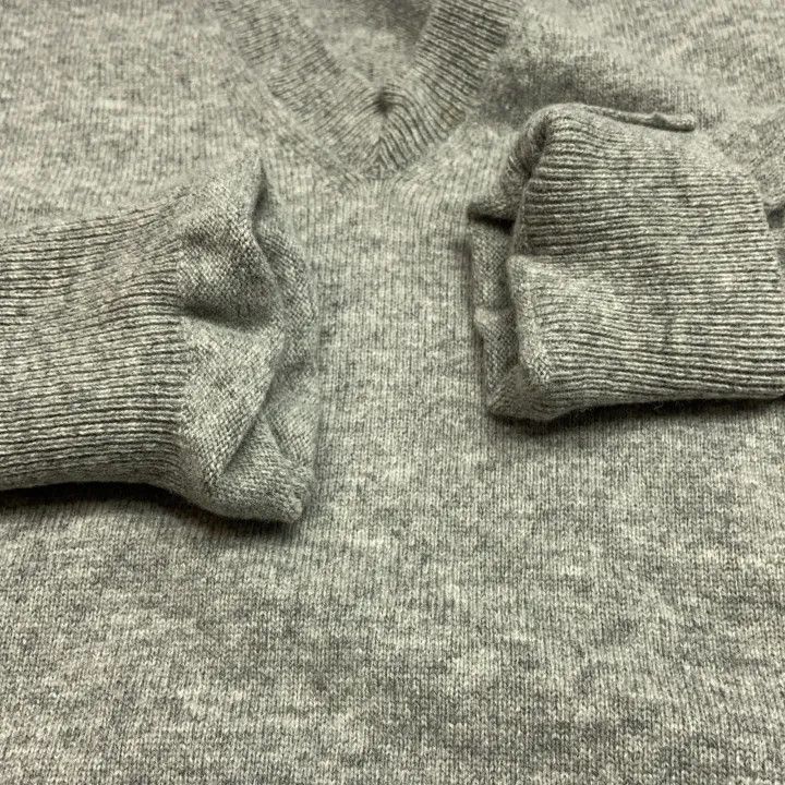 Comme des Garcons Comme des Garçons Play Gray V-Neck Sweater 0079 Size S / US 4 / IT 40 - 7 Thumbnail