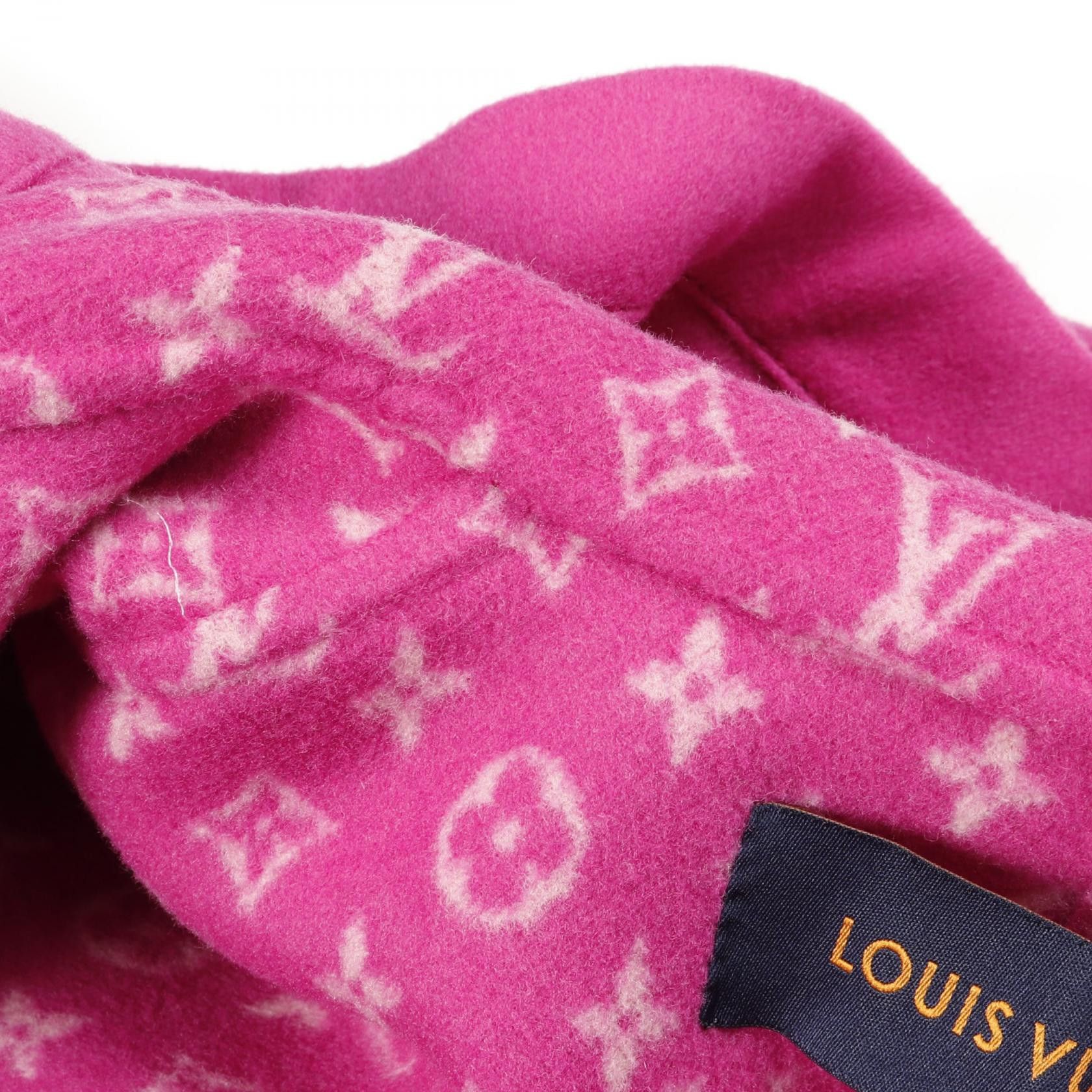 Louis Vuitton Louis Vuitton Louis Vuitton RW182W QWE FFCO01 Wool Silk Outerwear Others Outerwear RW182W QWE FFCO01 Size ONE SIZE - 7 Thumbnail