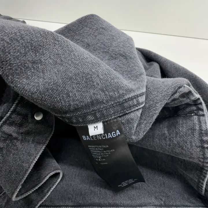 Balenciaga Balenciaga Heart Pattern Denim Jacket for Women 0079 Size M / US 6-8 / IT 42-44 - 4 Thumbnail