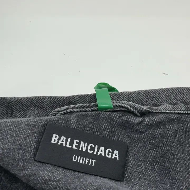 Balenciaga Balenciaga Heart Pattern Denim Jacket for Women 0079 Size M / US 6-8 / IT 42-44 - 6 Thumbnail
