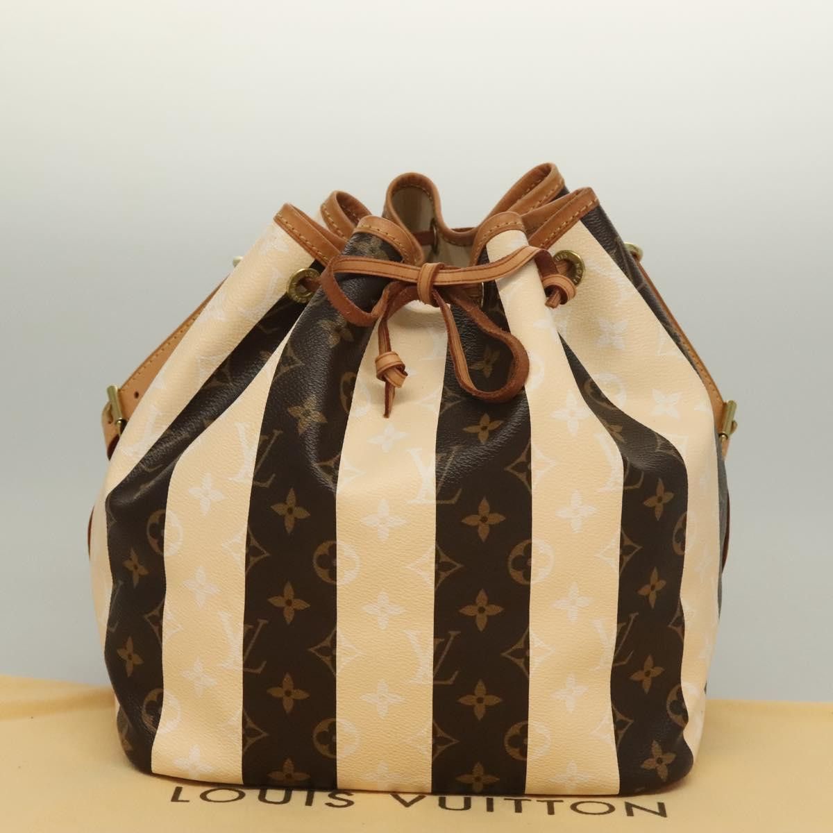 Louis Vuitton Louis Vuitton Petit Noé shoulder Size ONE SIZE - 12 Thumbnail
