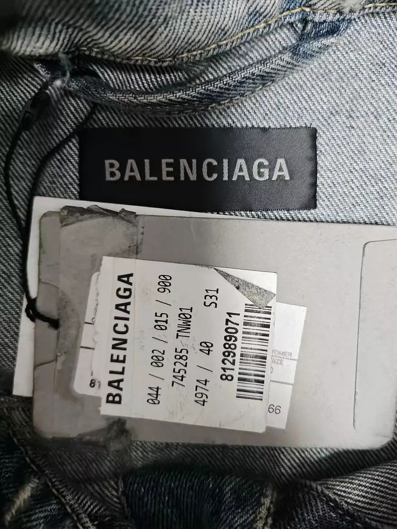 Balenciaga balenciaga distressed denim jacket with tags Size US M / EU 48-50 / 2 - 5 Thumbnail