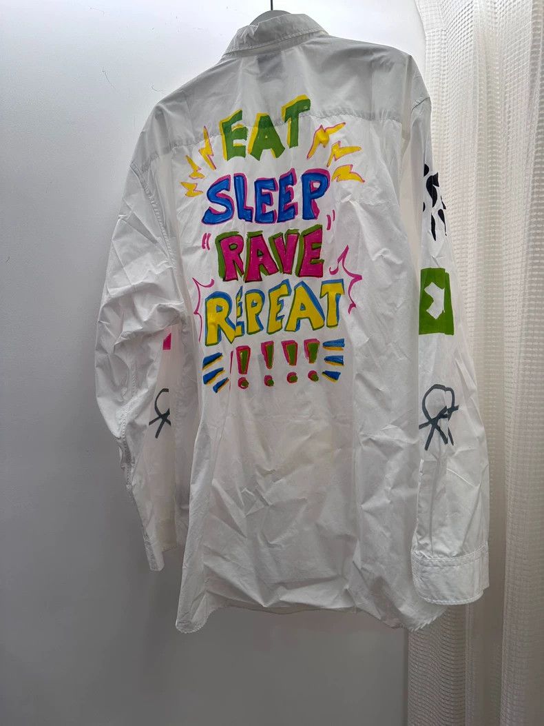 Vetements vetements white graffiti shirt for casual wear Size US M / EU 48-50 / 2 - 2 Thumbnail