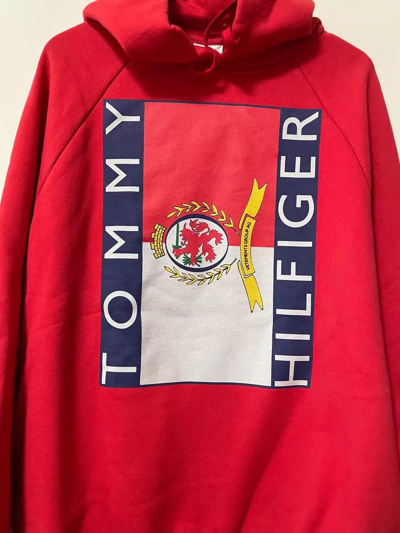 Vetements vetements tommy hilfiger red hoodie Size US S / EU 44-46 / 1 - 3 Thumbnail