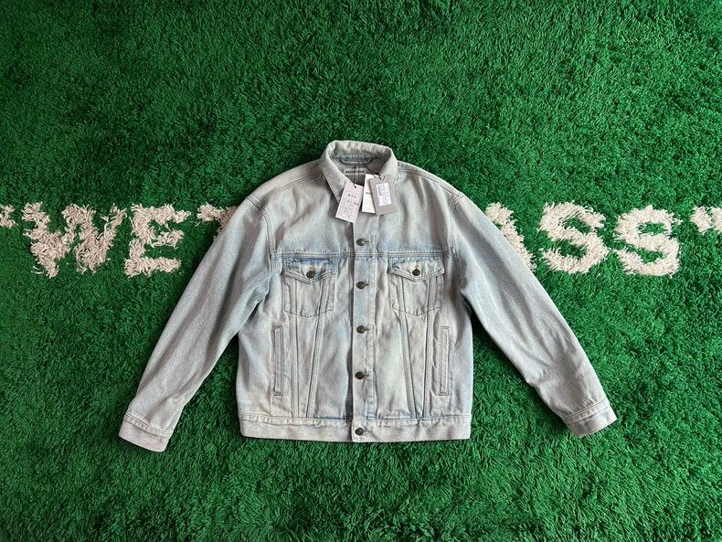 Balenciaga balenciaga embroidered denim jacket with tags Size US S / EU 44-46 / 1 - 2 Thumbnail