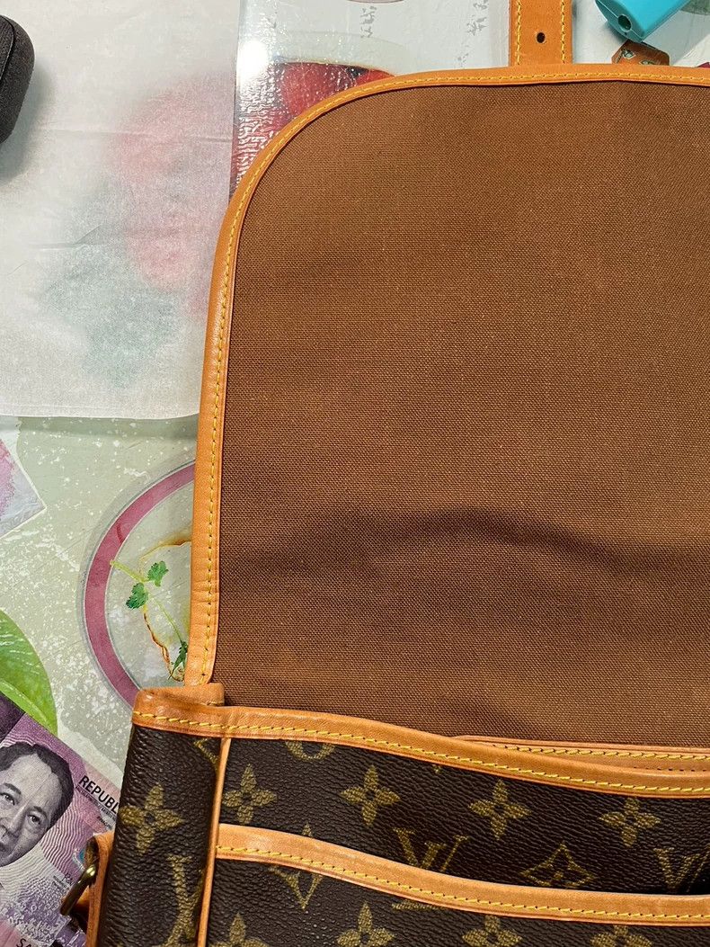 Louis Vuitton louis vuitton leather messenger bag 0079 yq Size ONE SIZE - 8 Thumbnail