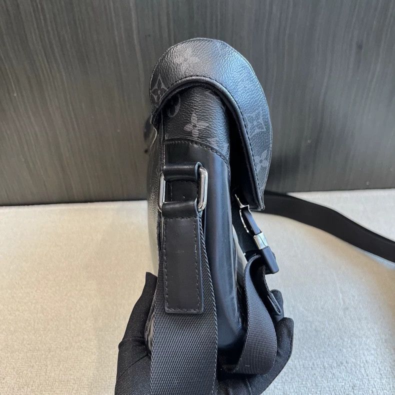 Louis Vuitton louis vuitton men's black voyager crossbody bag 0079 yq Size ONE SIZE - 3 Thumbnail
