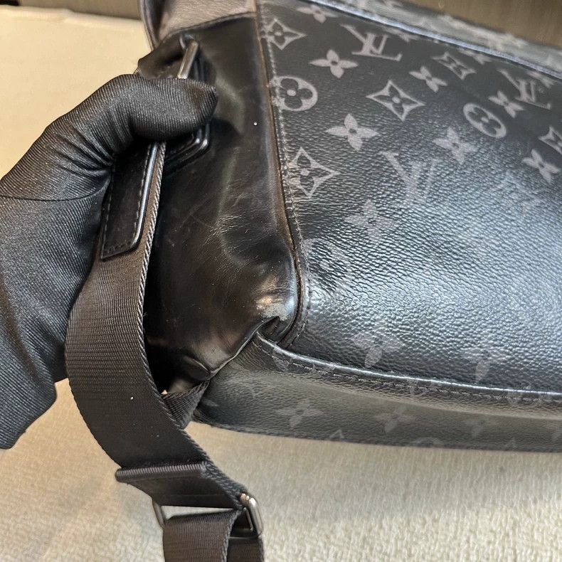 Louis Vuitton louis vuitton men's black voyager crossbody bag 0079 yq Size ONE SIZE - 8 Thumbnail
