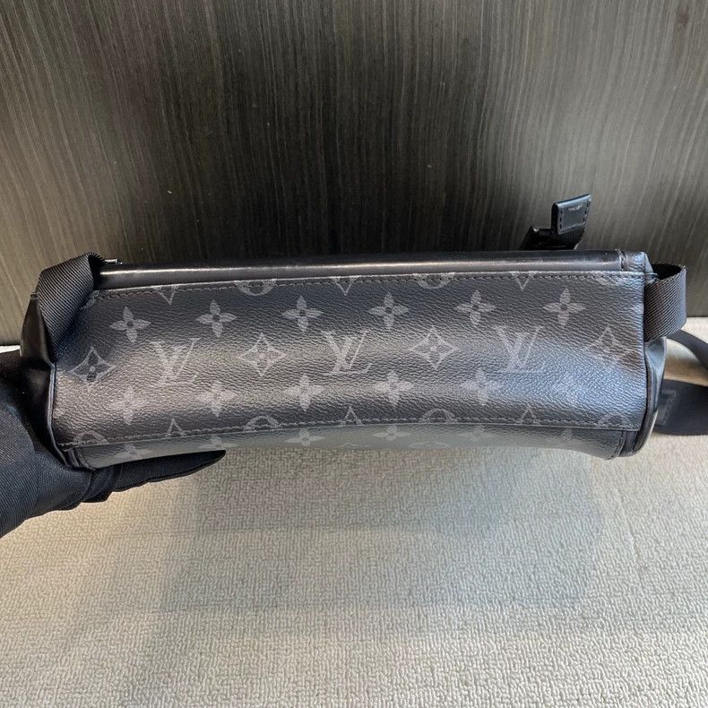 Louis Vuitton louis vuitton men's black voyager crossbody bag 0079 yq Size ONE SIZE - 5 Thumbnail