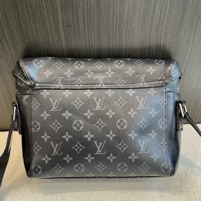 Louis Vuitton louis vuitton men's black voyager crossbody bag 0079 yq Size ONE SIZE - 2 Thumbnail