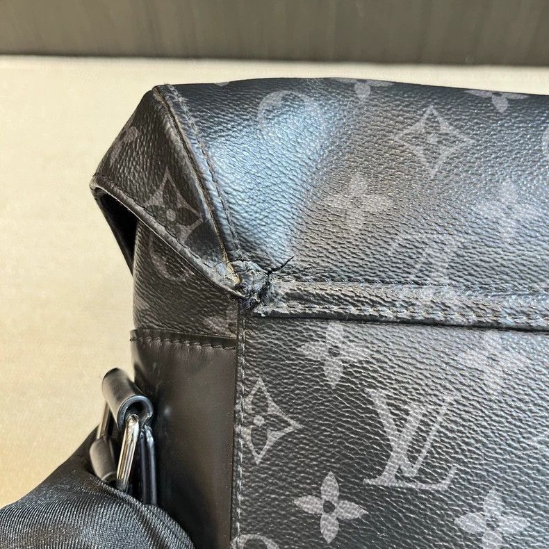 Louis Vuitton louis vuitton men's black voyager crossbody bag 0079 yq Size ONE SIZE - 7 Thumbnail