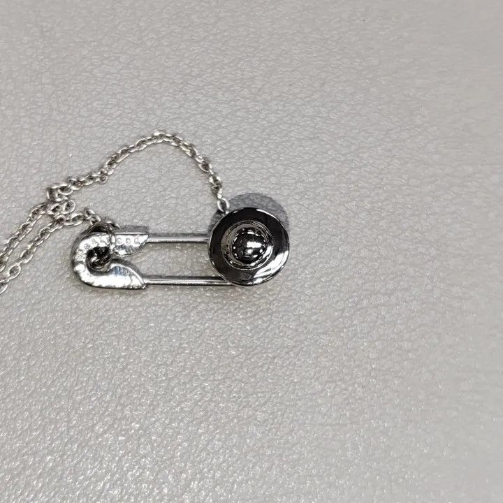 Vivienne Westwood Vivienne Westwood Safety Pin Pendant Necklace 0079 Size ONE SIZE - 3 Thumbnail