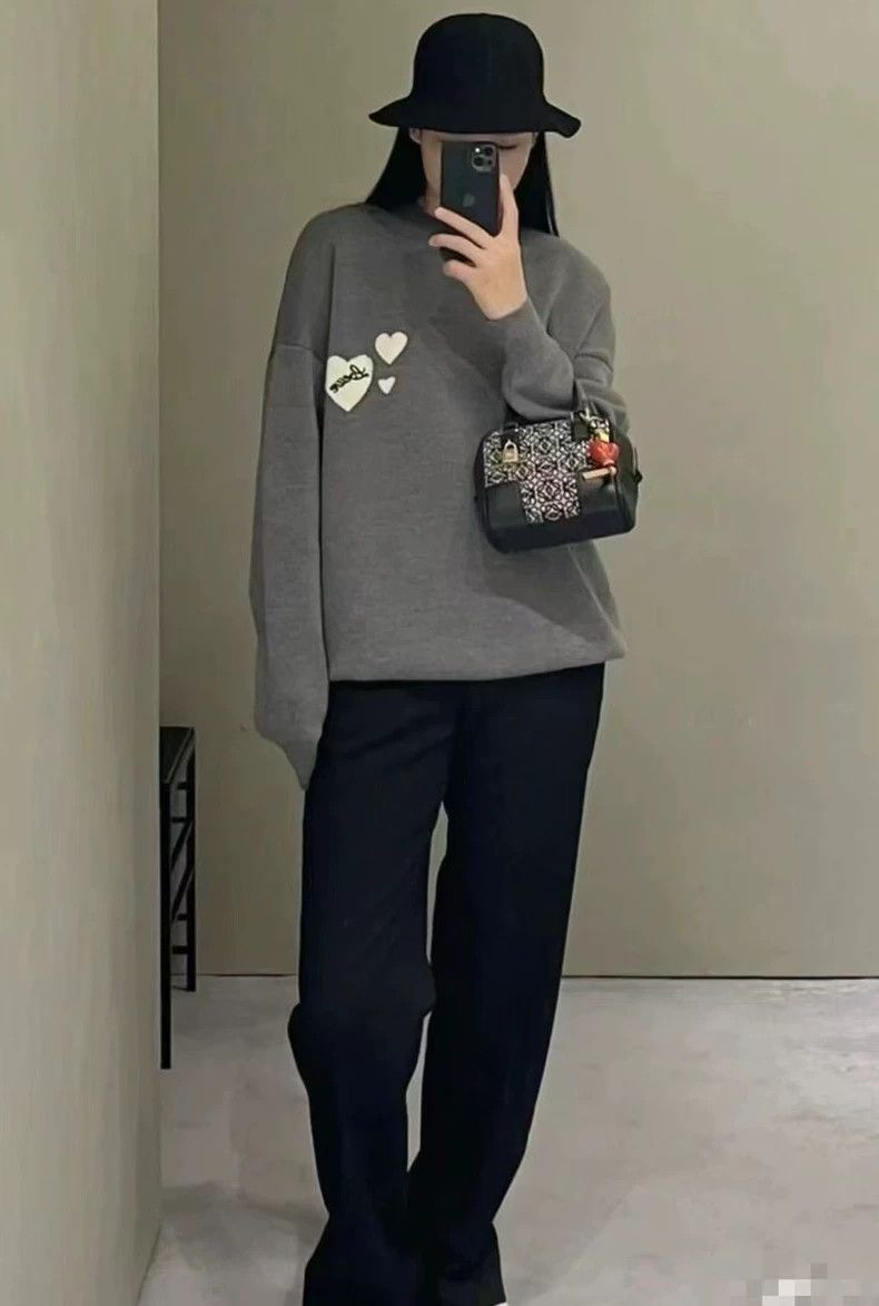 Loewe loewe heart knit wool sweater in gray Size US S / EU 44-46 / 1 - 5 Thumbnail