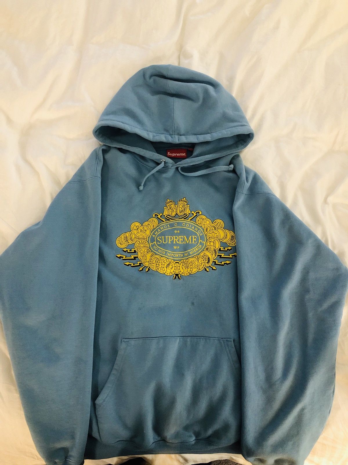 Supreme amanos best sale o odianos hoodie