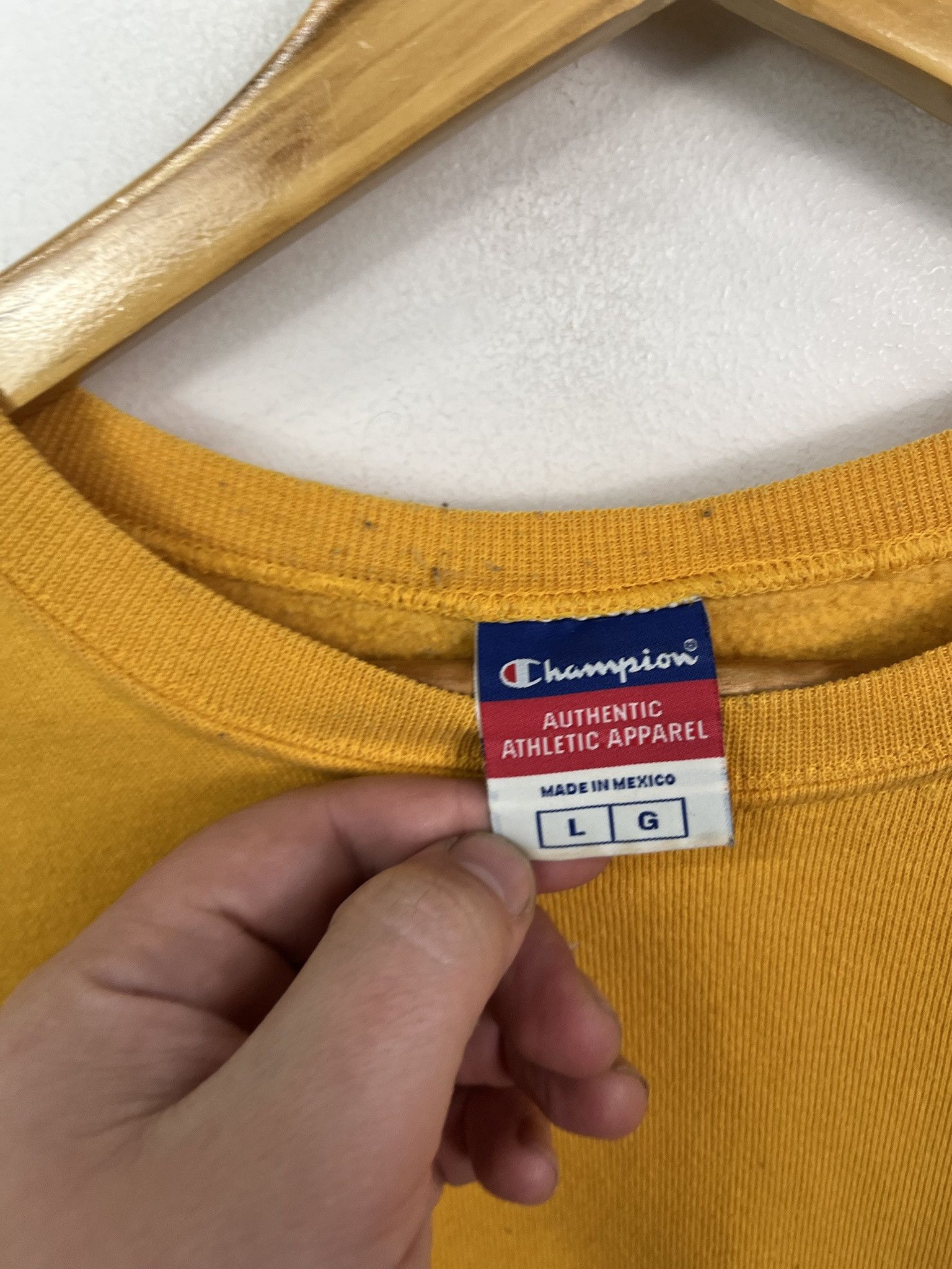 Vintage Vintage 90's Champion Blank Yellow Embroidered Pullover Crewneck Size L Size US L / EU 52-54 / 3 - 2 Thumbnail