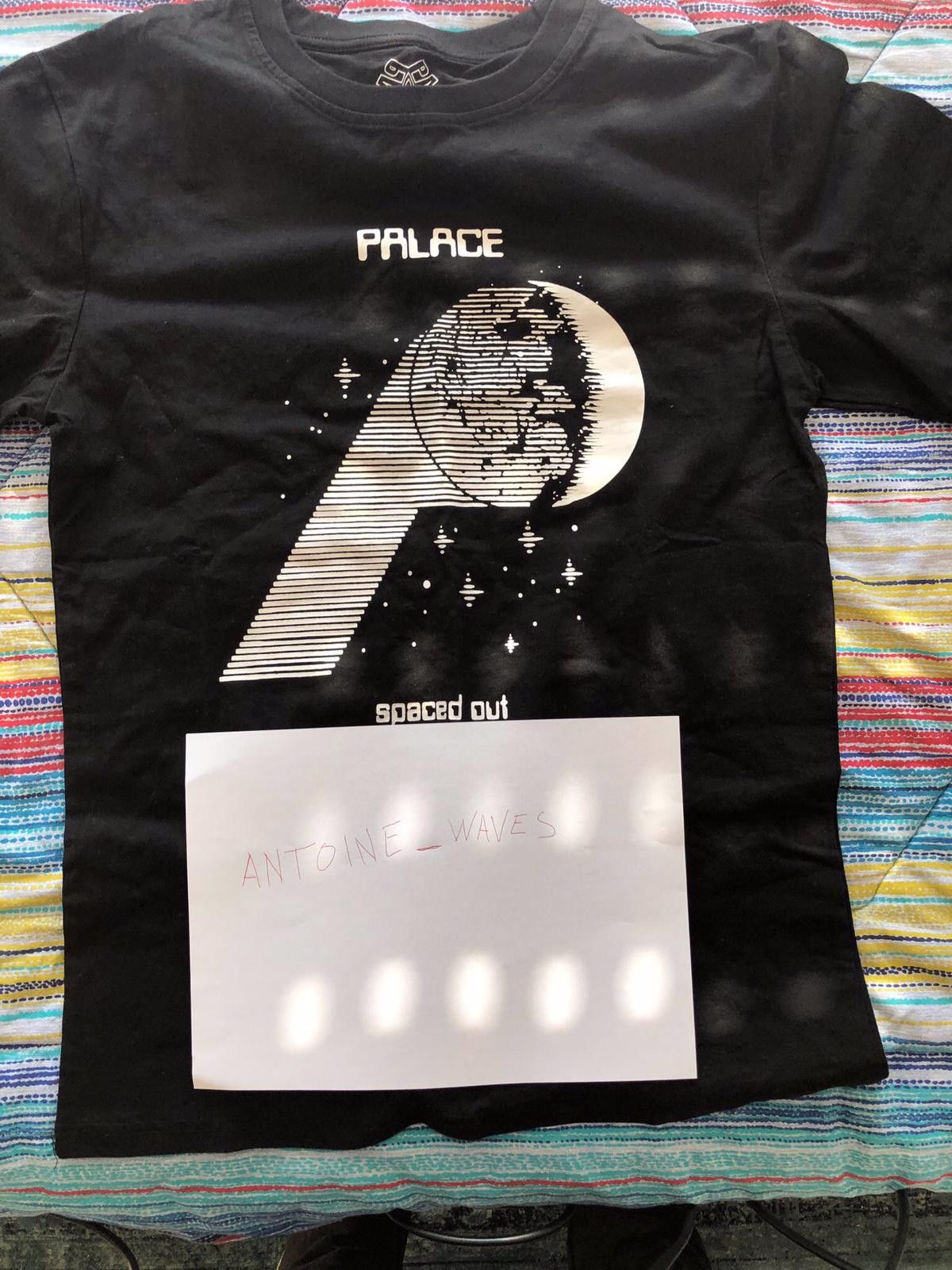 Palace P-Moon store T-Shirt Spaced Out Men's Medium SS18 Hot Pink