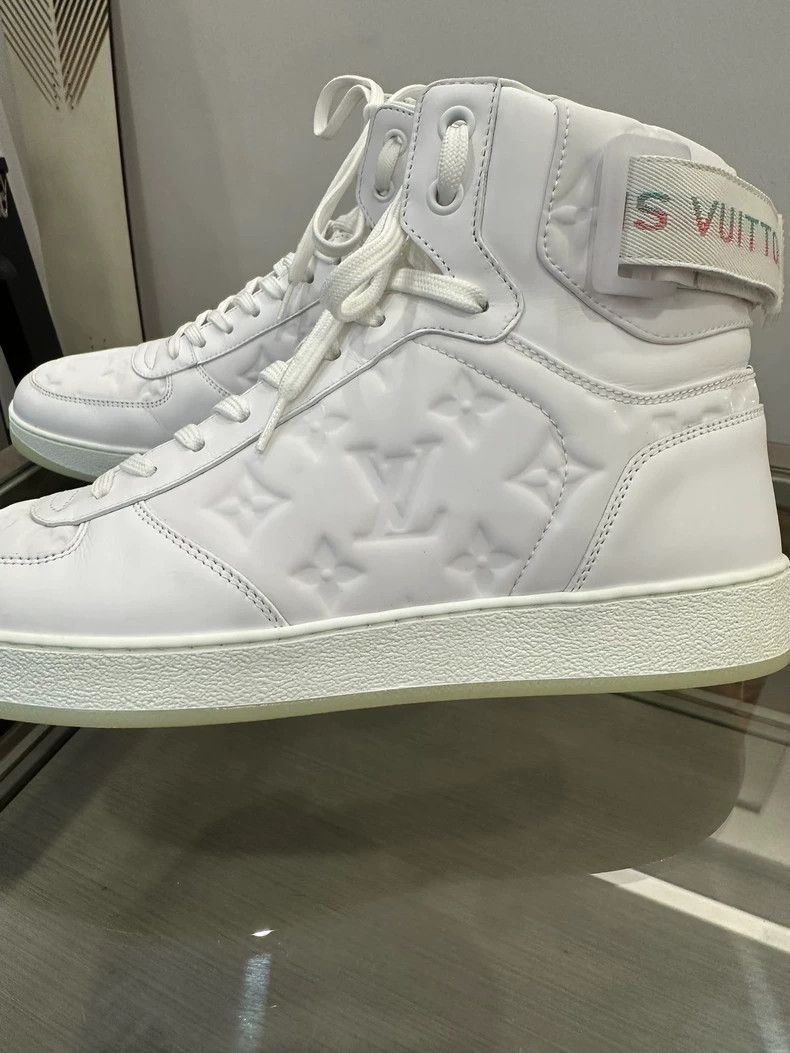 Louis Vuitton LV Men's White High-Top Sneakers Size US 8 / EU 41 - 4 Thumbnail