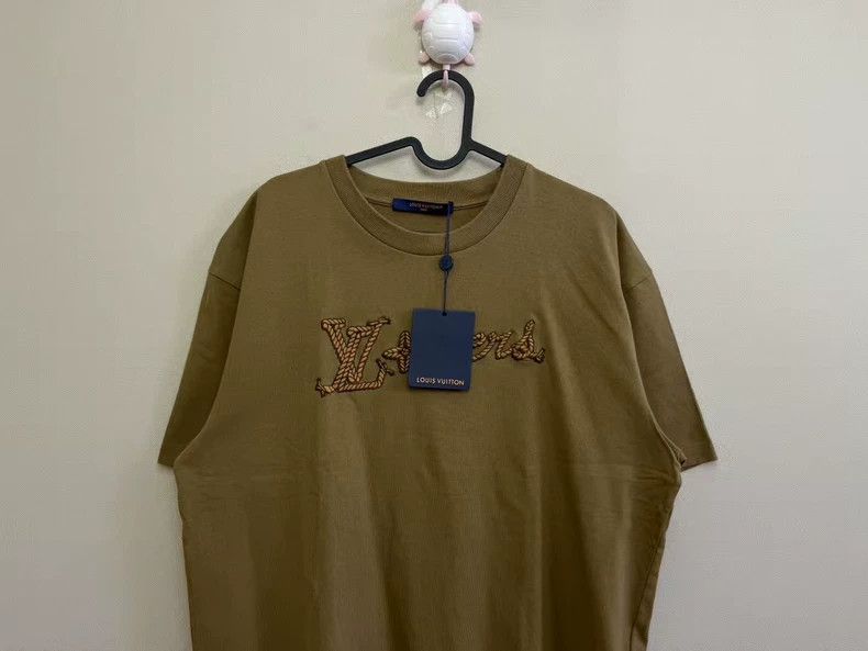 Louis Vuitton LV khaki embroidered logo short sleeve Size US L / EU 52-54 / 3 - 2 Thumbnail