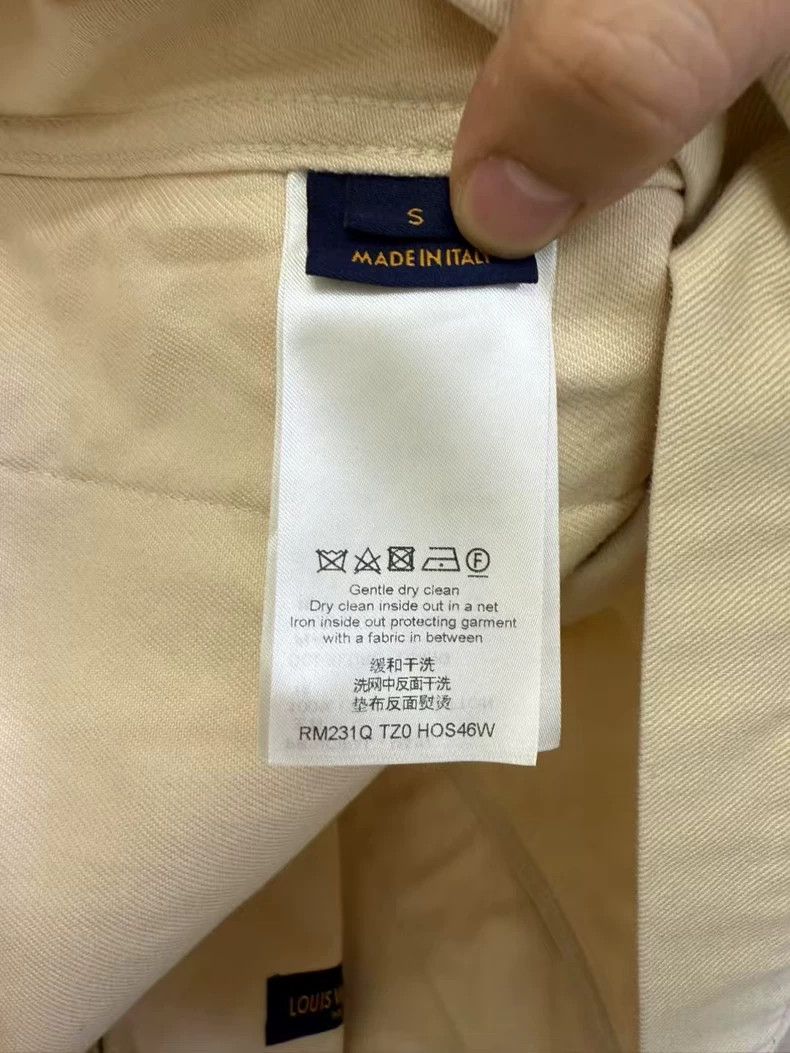 Louis Vuitton LV beige embossed logo short sleeve Size US S / EU 44-46 / 1 - 3 Thumbnail