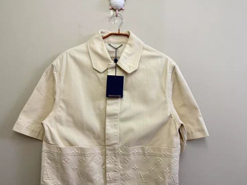 Louis Vuitton LV beige embossed logo short sleeve Size US S / EU 44-46 / 1 - 2 Thumbnail