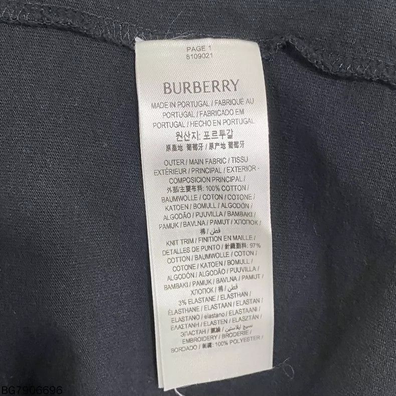 Burberry Burberry Horse Motif Slogan Short - sleeve T - Shirt Size US S / EU 44-46 / 1 - 6 Thumbnail