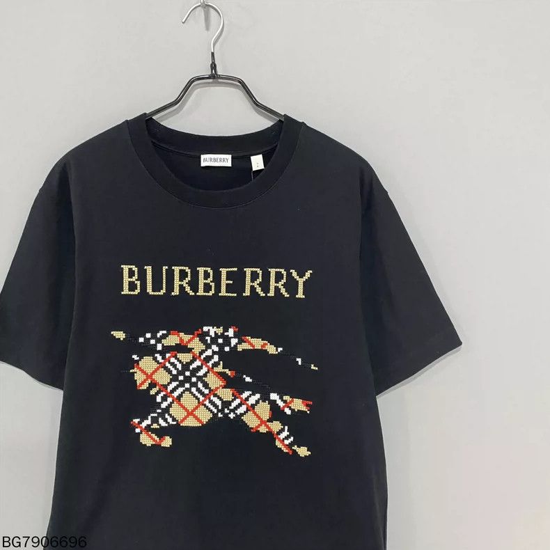 Burberry Burberry Horse Motif Slogan Short - sleeve T - Shirt Size US S / EU 44-46 / 1 - 2 Thumbnail